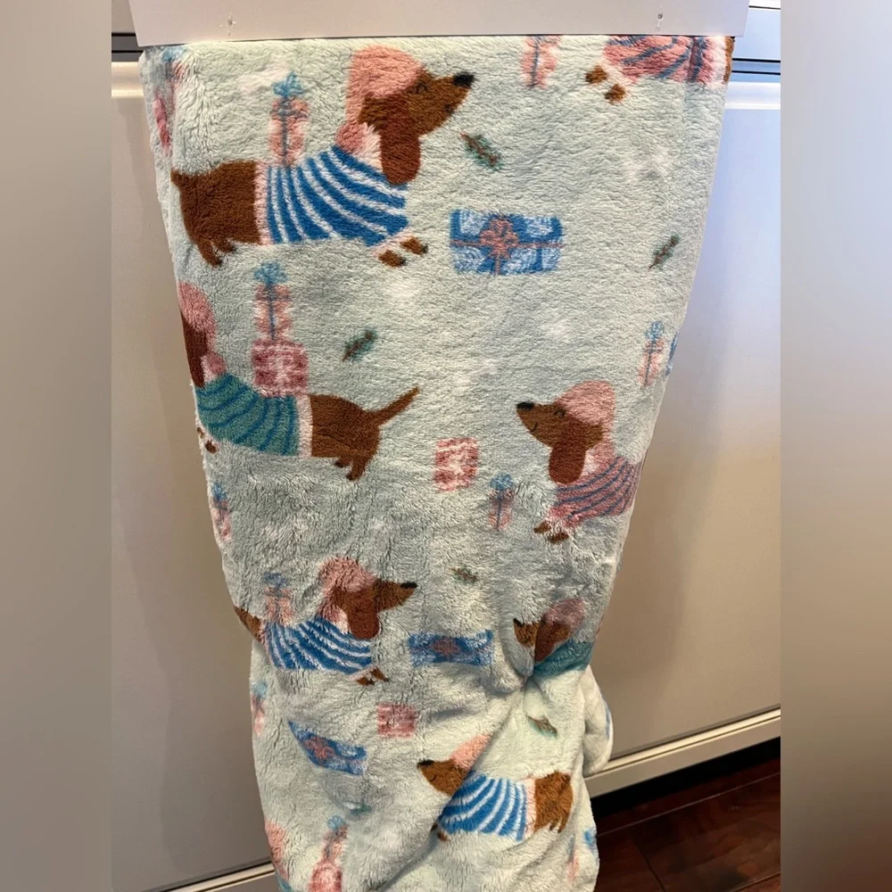 Love & Comfort Dachshund Print Plush Throw Blanket- Winter Christmas